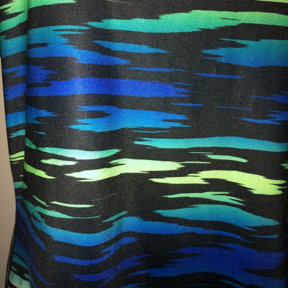 NWOT! FILA WORKOUT TOP - Picture 4 of 4